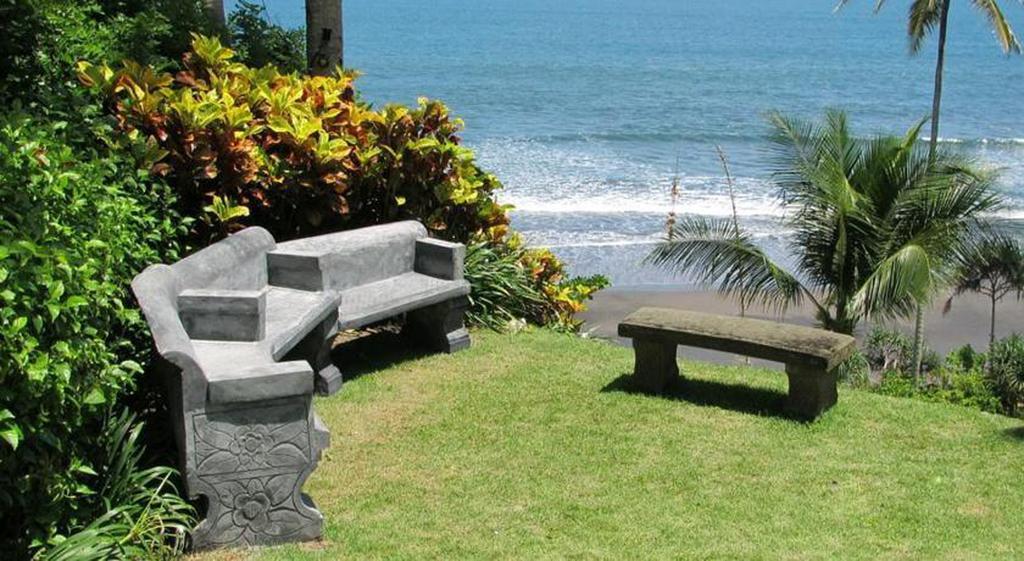 Villa Rumah Pantai Bali Selemadeg  Exterior photo
